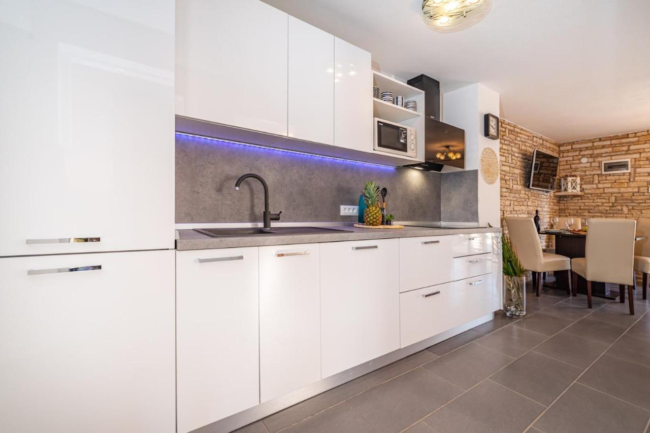 Appartement Maia Lena à Jasenice  Extérieur photo
