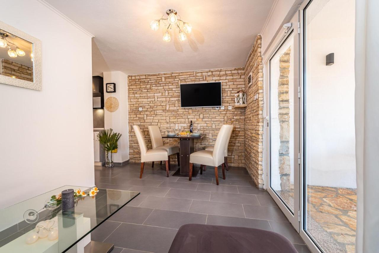 Appartement Maia Lena à Jasenice  Extérieur photo